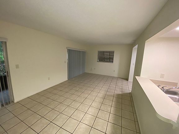 5th image of 130 Jasmine Woods Ct APT 12A