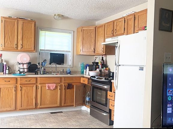 5th image of 903 B St