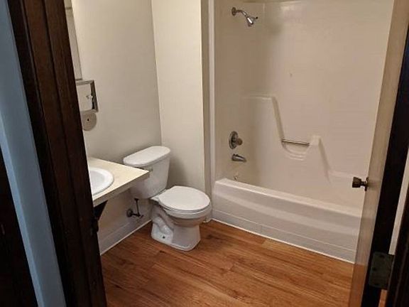 4th image of 1209-1301 W 16th St S #204