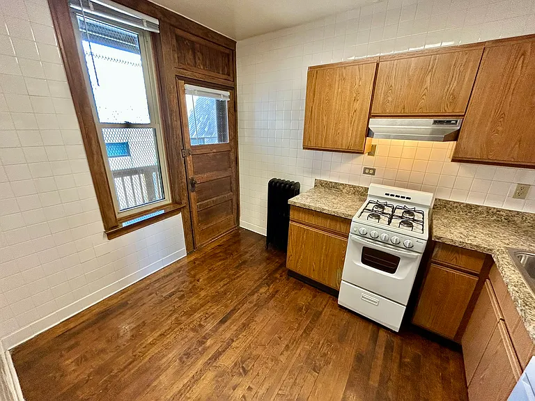 520 W Belden Ave — Photo 35