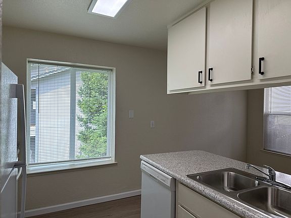 3rd image of 5840 Garfield Ave APT 20