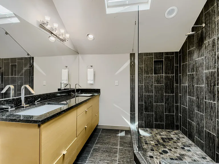 690 Deer Blvd E — Photo 8