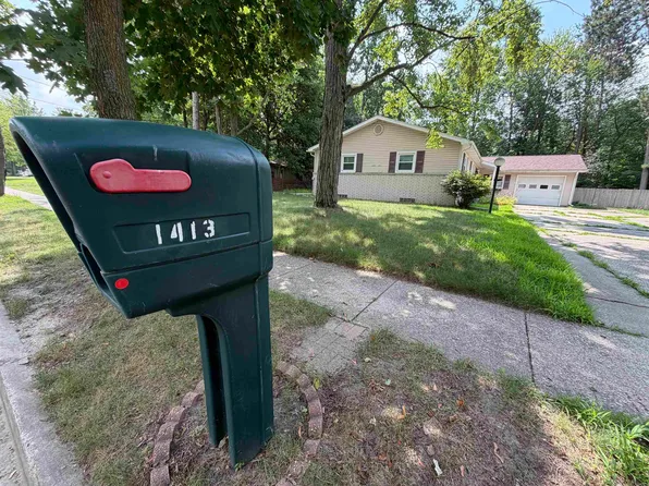 1413 Dilloway Dr, Midland, MI 48640