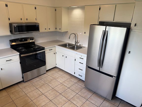 2nd image of 1418 NE 60th Ave
