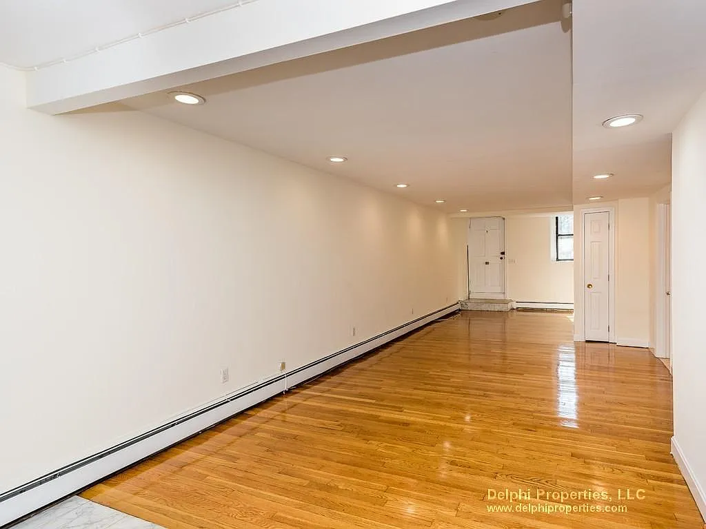 2 bed, 750 sqft, $3,650 — Photo 4