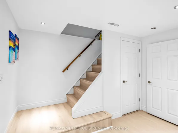 834 Sanok Dr #Basement, Pickering, ON L1W 2R2