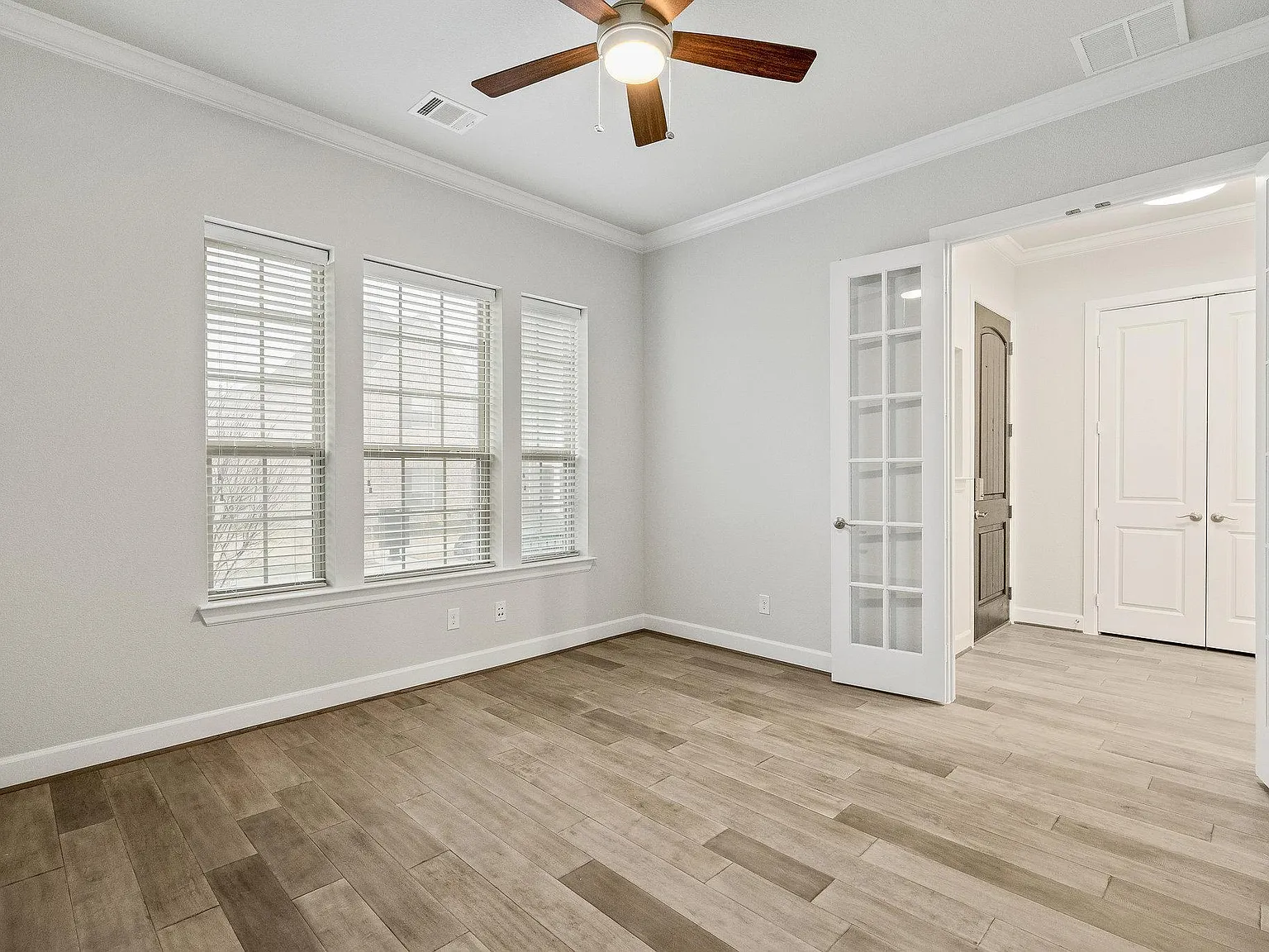 3 bed, 2.5 bath, 2717 sqft, $3,495 — Photo 3