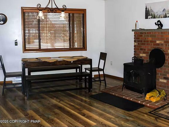 4th image of 2165 Titania Rd