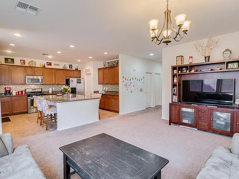 2099 S Martingale Rd — Photo 28