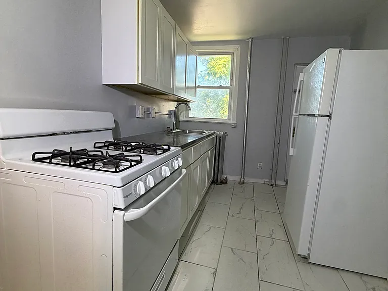 63 Oak St #2L — Photo 6