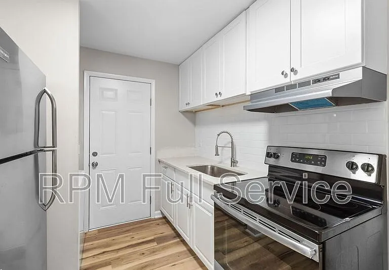 895 W Sharpe Ave #A — Photo 1