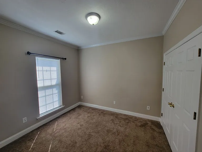 211 Brook Ct — Photo 8