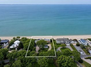 33 Oakhurst Rd, Hampton Bays, NY 11946