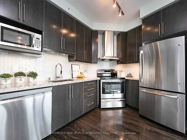 7161 Yonge St #1126 — Photo 3