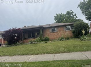 35852 Pinetree St, Livonia, MI 48150