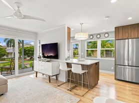 261 8th Ave S, Naples, FL