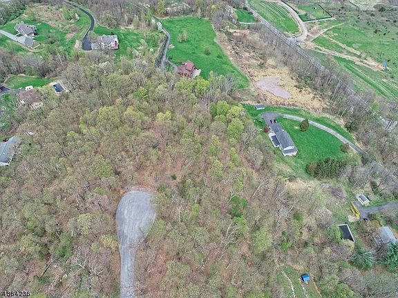4th image of 24 Pochuck Mountain Dr