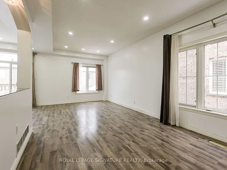 96 Highgate Dr #UPPER LEVEL A — Photo 9