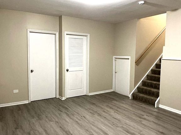 3rd image of 801 E Belmont Ave