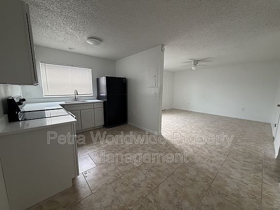 4th image of 900 N Bay St APT 8