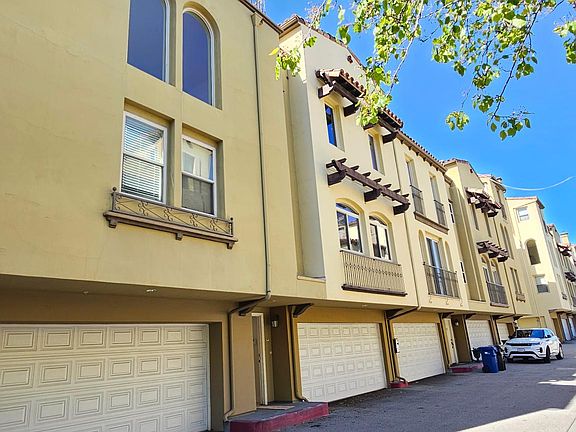 2nd image of 23128 Sherman Pl #B04