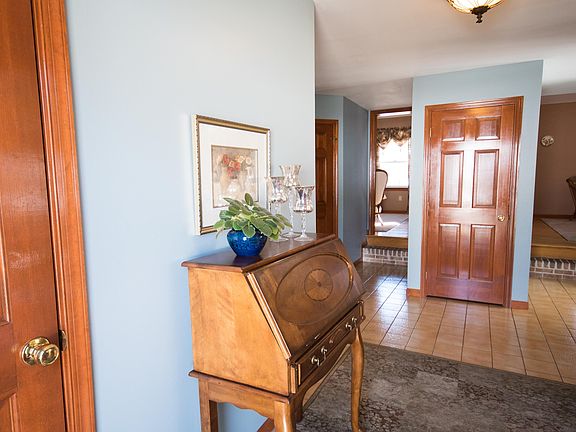 Large foyer for guests