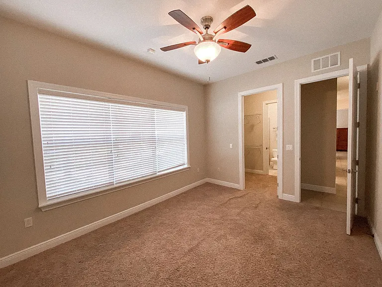230 SW 2nd Ave #102 — Photo 8