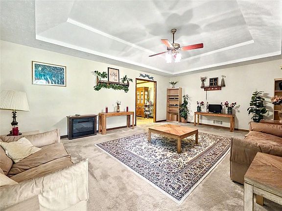 5th image of 413 Kelly Rd