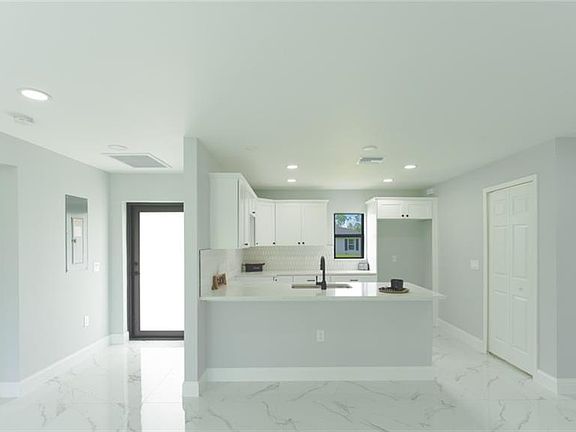 3rd image of 625 Flamingo AVE