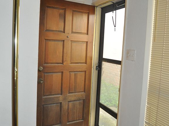 3rd image of 415 San Mateo Dr