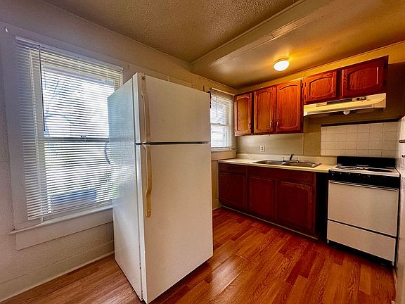 4th image of 15 Orange Cir