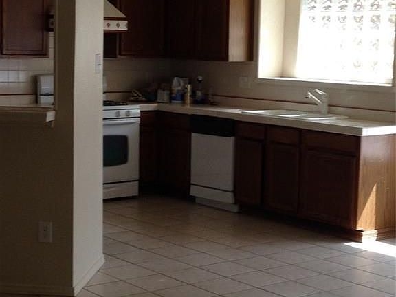 4th image of 613 Saunders Dr