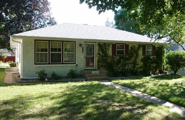 1st image of 440 Hoyt Ave E