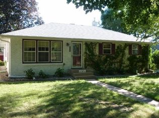 440 Hoyt Ave E, Saint Paul, MN 55130