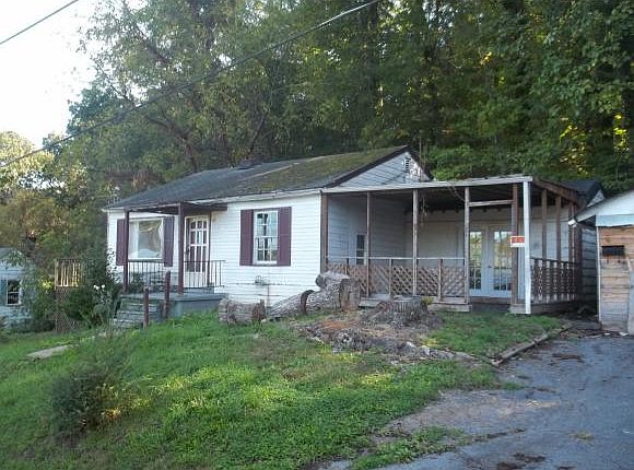 1st image of 996 Kinsler Ave