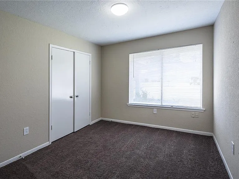 20010 Fort Dodge Dr — Photo 11