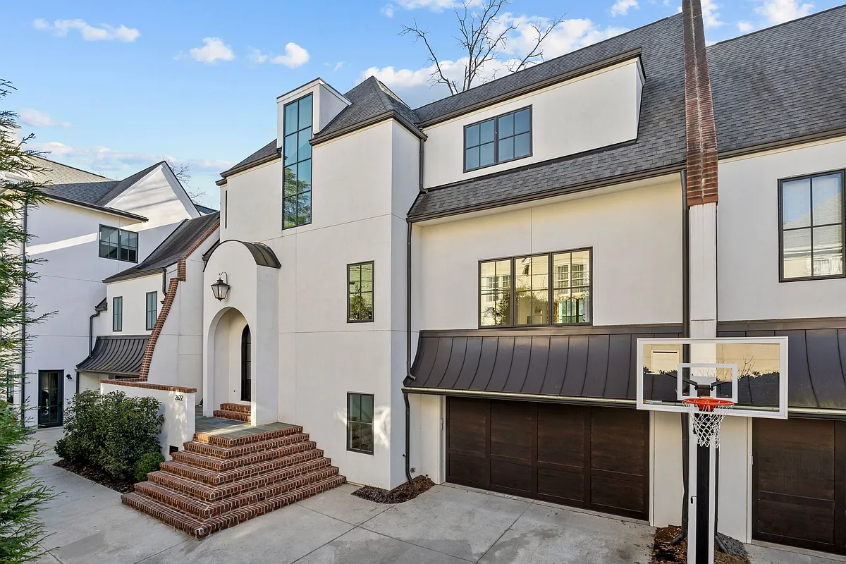 Building Photo - 2622 Chelsea Dr