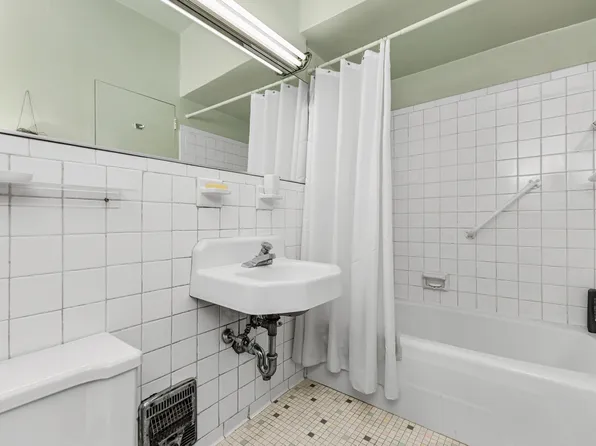 301 East 48th Street image 12 of 17