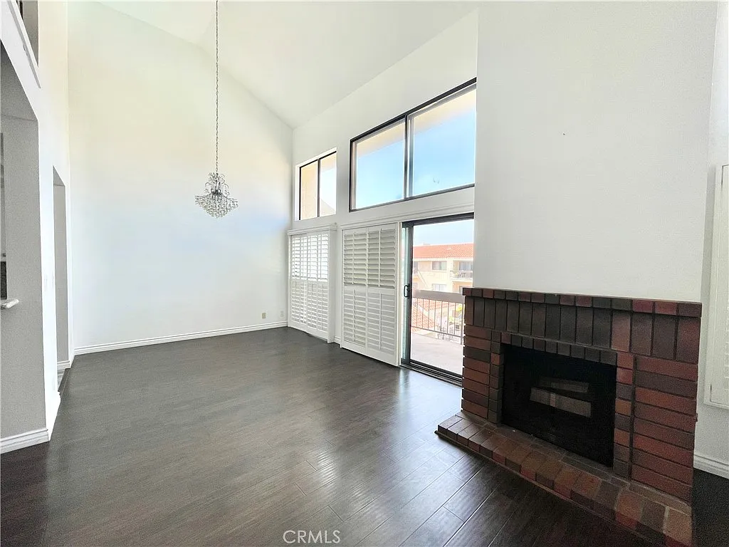 2 bed, 1875 sqft, $4,700 — Photo 2