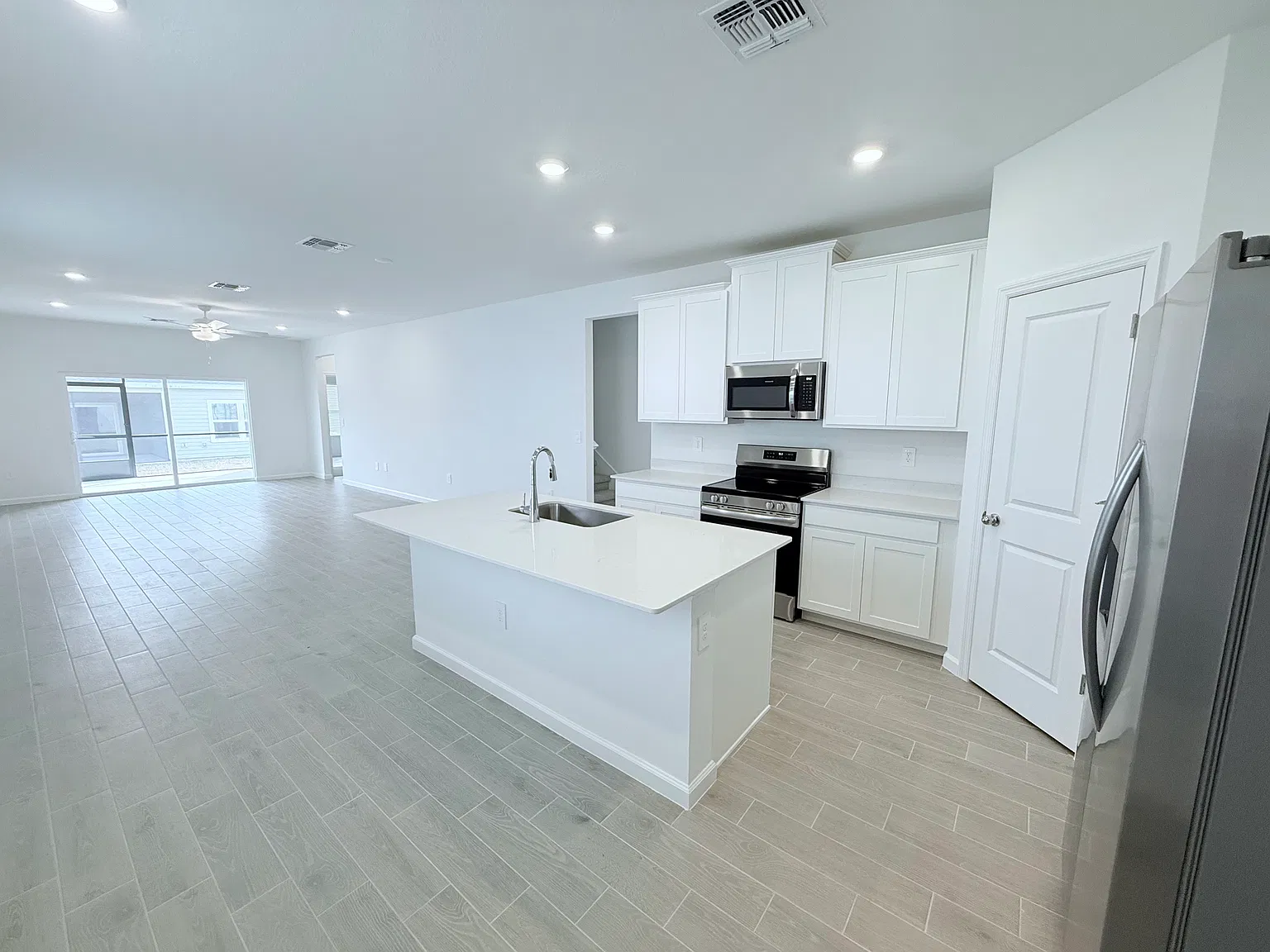 4 bed, 1897 sqft, $2,000 — Photo 4