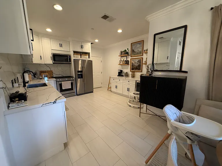 1200 E Highland Ave #205 — Photo 2