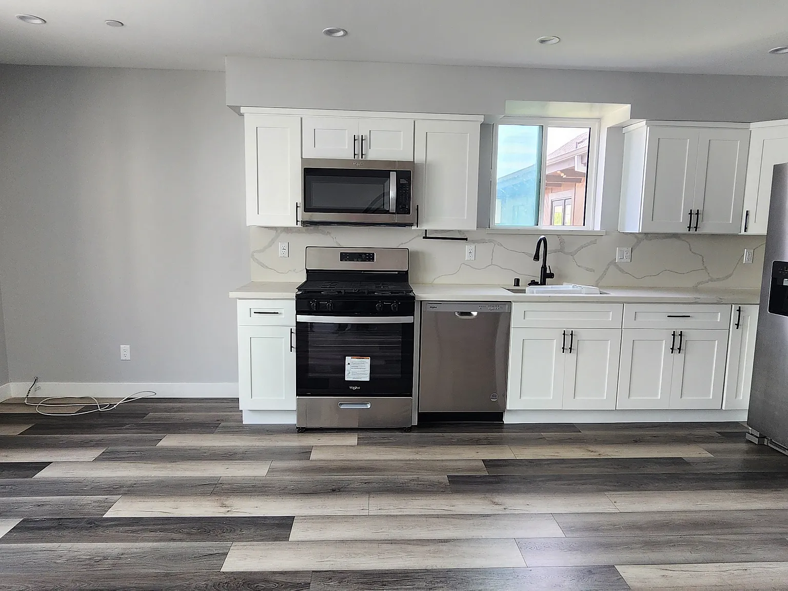 4 bed, 1408 sqft, $4,600 — Photo 3