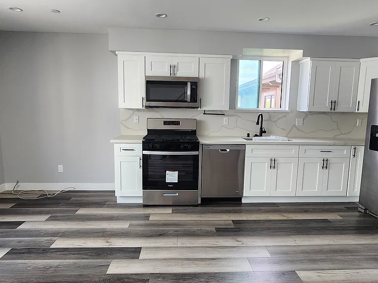 2408 Hauser Blvd — Photo 4