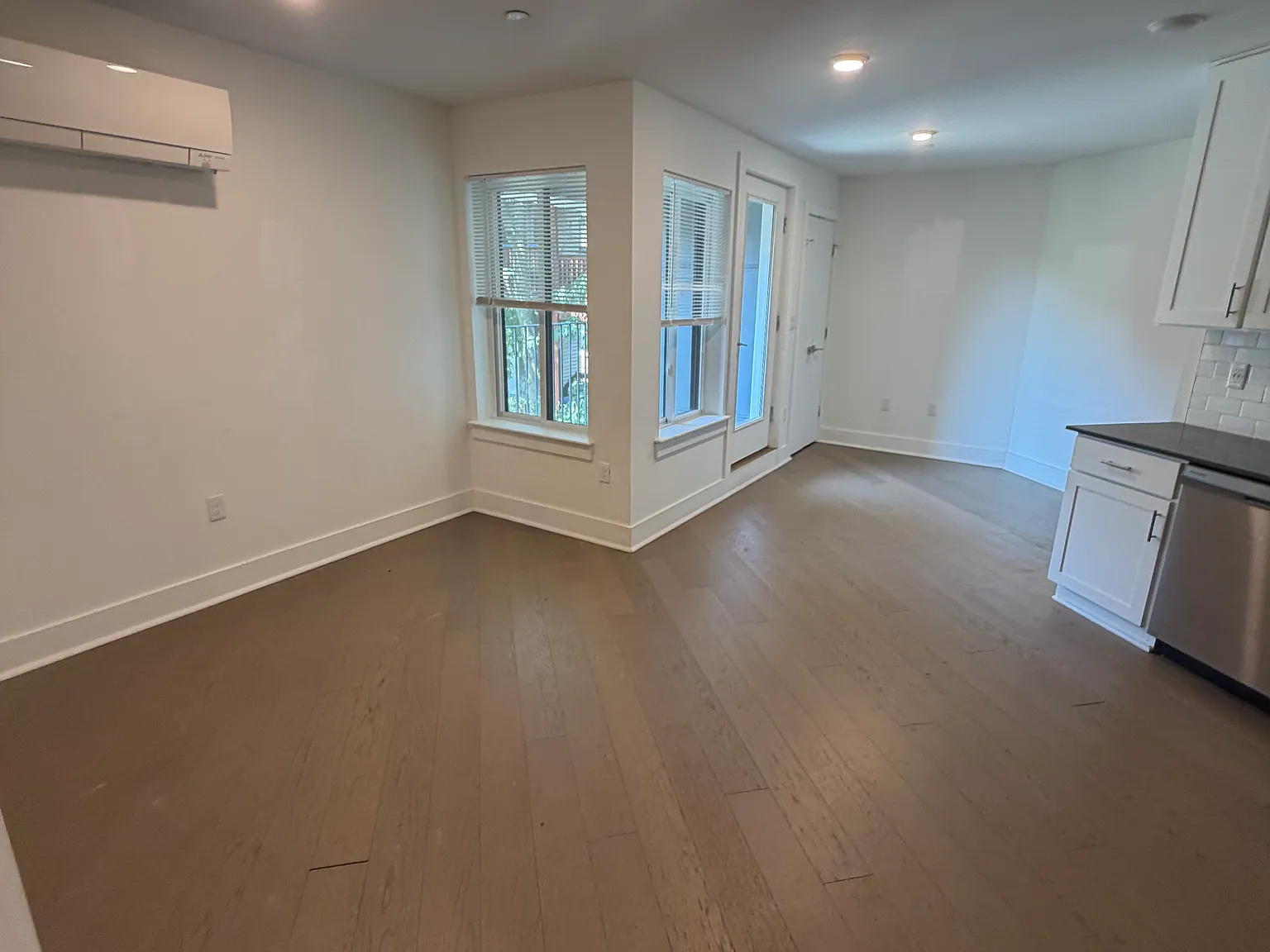 1 bed, 964 sqft, $2,625 — Photo 3