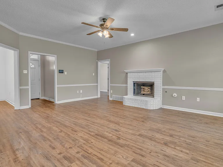 3933 Oak Forest Dr — Photo 8