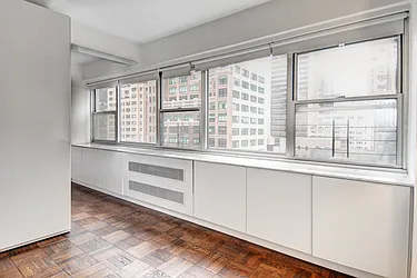 Rented by R New York