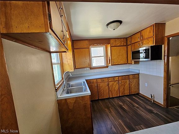 5th image of 227 Warren Ave