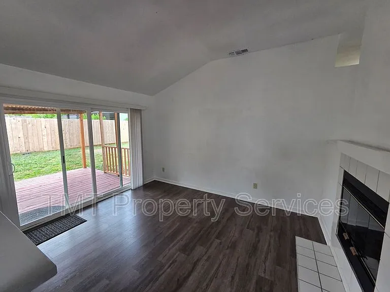 2234 Wall St — Photo 36