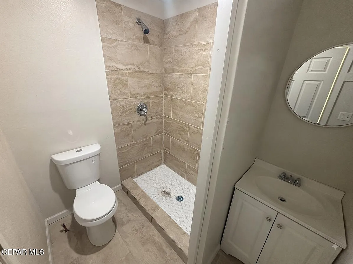 1 bed, 1.0 bath, 400 sqft, $500 — Photo 2