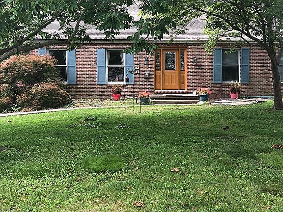 2nd image of 820 Oxford Dr